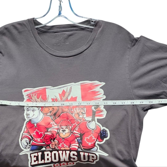 Team Canada Elbows Up Dark Grey Cotton T-shirt Beaver Moose Polar Bear women's M - Picture 6 of 6